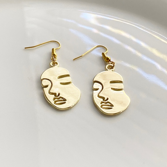 NEW Human Face Earrings in Gold color - Picture 3 of 6